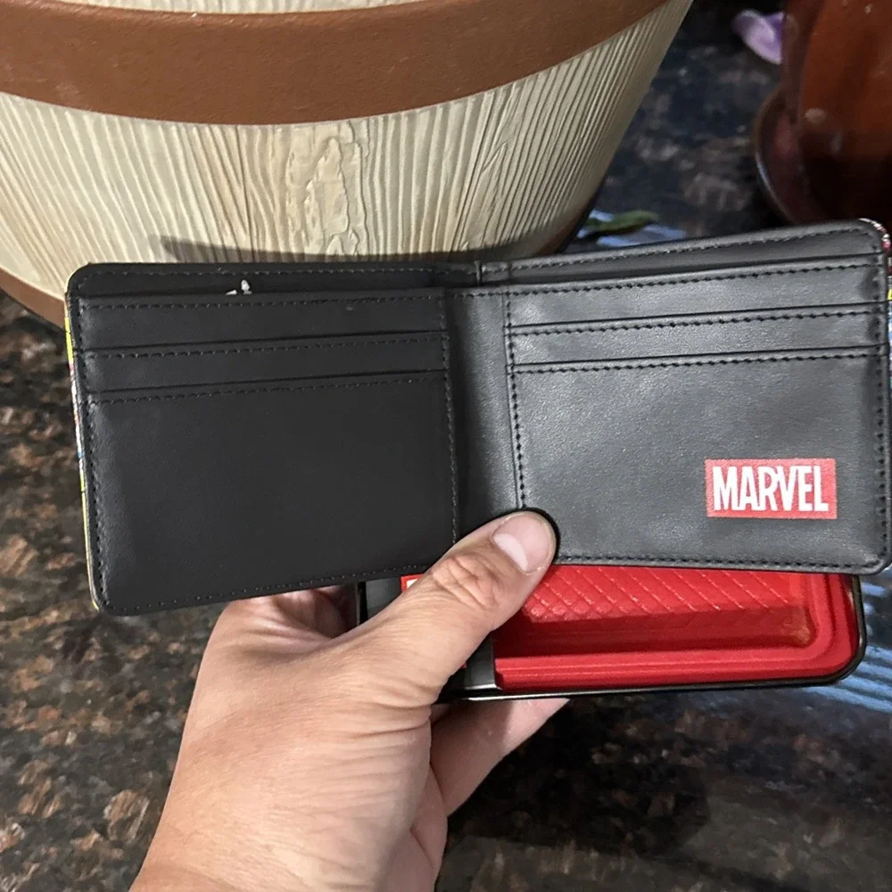 NWT Marvel Comics Slim Fold Men's Wallet Captain America - Limited Edition Box!